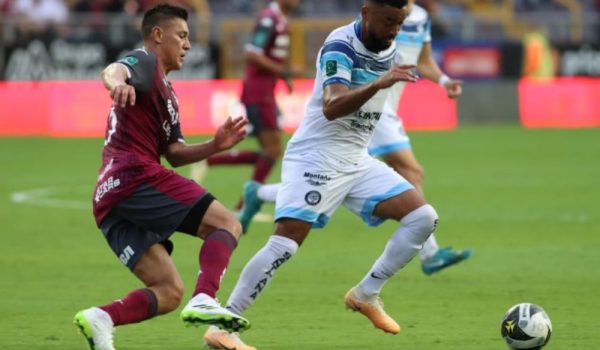 Club en el que jugó Diego Armando Maradona está cerca de fichar a Oscar Duarte