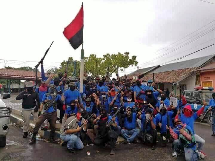 Paramilitares durante el ataque a la ciudad de Masaya. Hoy son llamados "policías voluntarios"