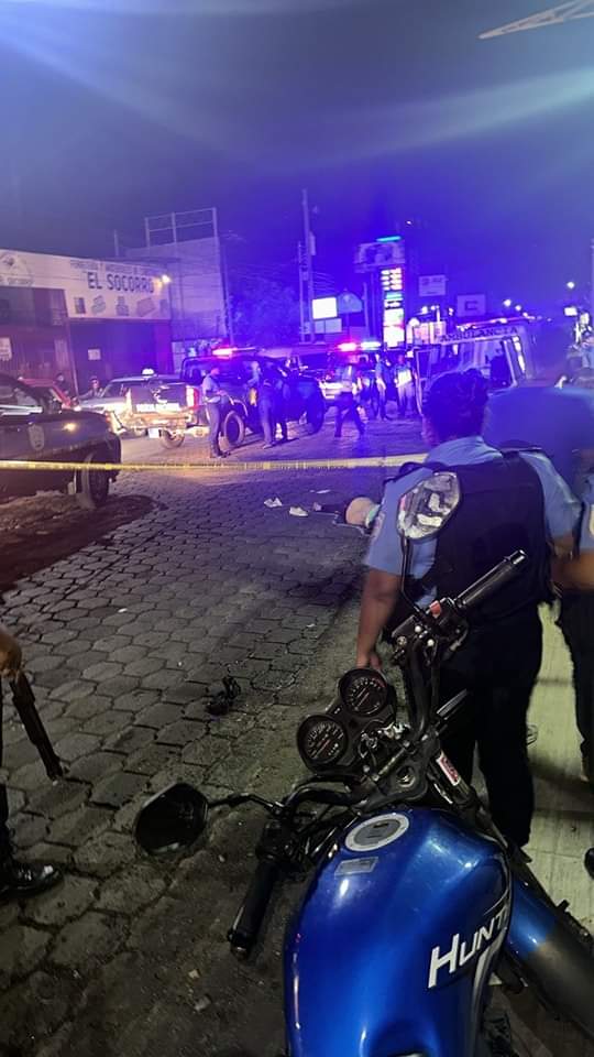 La Policía acordonó el lugar de la tragedia . LA PRENSA/ Managua TV.