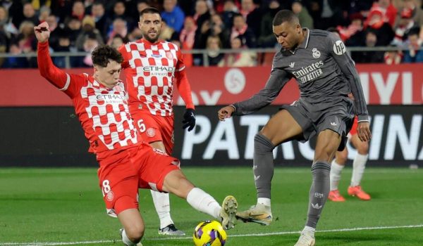 El Real Madrid golea y se acerca al liderato