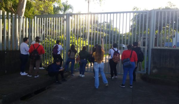 Extrabajadores de Accedo Technologies SA protestan en demanda del pago de sus liquidaciones