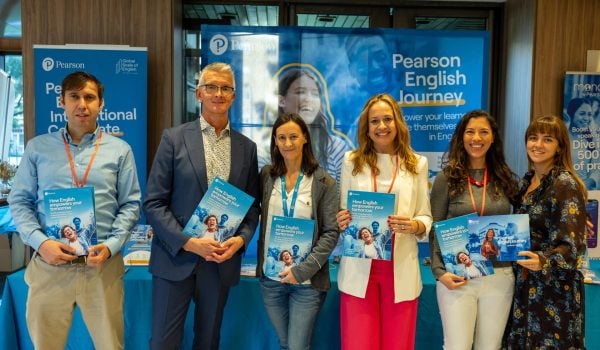 Pearson presenta un informe que explora la enseñanza y la importancia del inglés