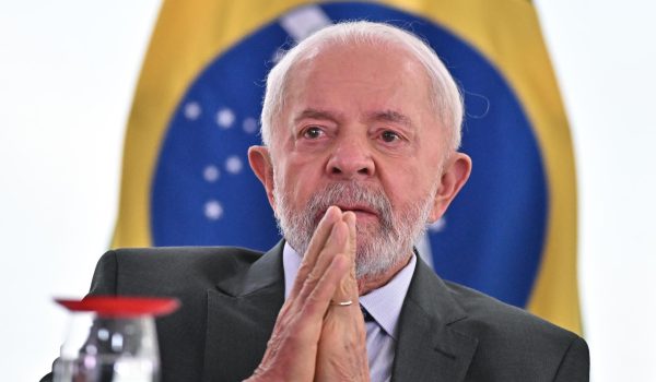 Lula es operado con «éxito» por segunda vez y está despierto, según los médicos