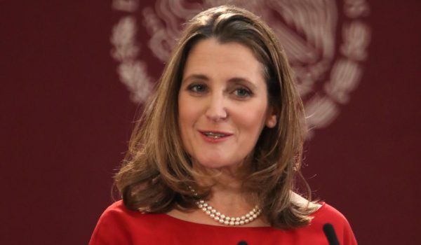 La ministra de Finanzas de Canadá dimite tras reconocer diferencias con Trudeau