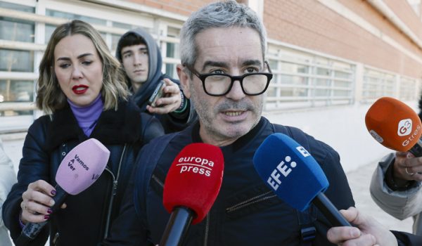 Raphael pasará hospitalizado la Navidad pero «no es ningún drama», dice su hijo
