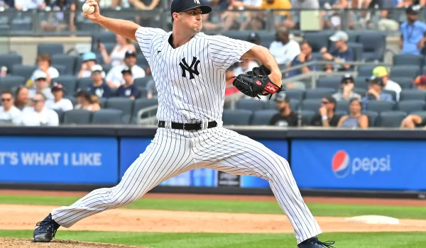 Mets firman al excerrador de los Yankees y lo convertirán en abridor la próxima temporada