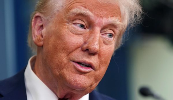 Trump mantiene su plan de aranceles contra México y Canadá y los concretará este jueves