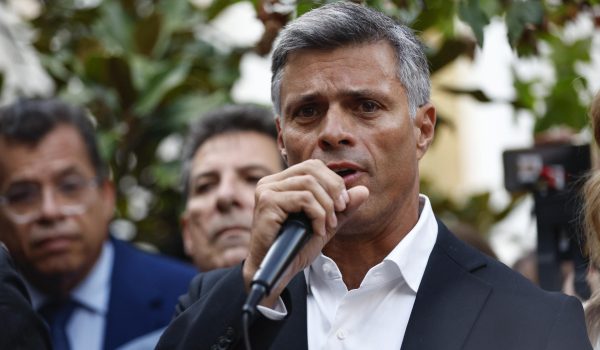 Venezuela solicita una «alerta roja» contra Leopoldo López por «instigar» a intervención