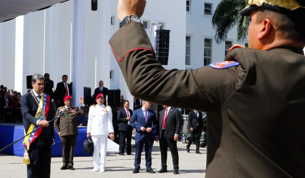 Fuerza Armada venezolana expresa «enérgico» rechazo a las sanciones de EE.UU., UE y Londres