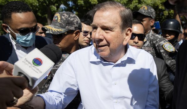Hermetismo sobre Edmundo González y ya sin presencia policial en su hotel en Santo Domingo