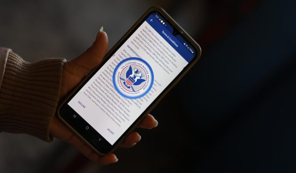 CBP One, que permitía a migrantes entrar a EEUU a través de la frontera, deja de funcionar