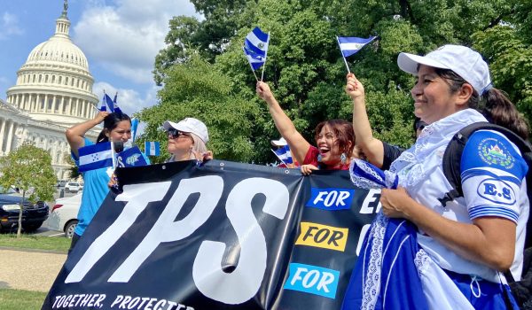 Tribunal federal de EE.UU. analiza recurso que pide suspender salida de beneficiarios de TPS para nicas