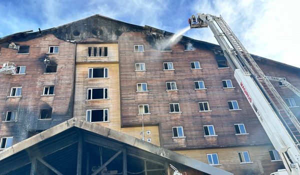 Un incendio en un hotel de una estación de esquí en Turquía deja 76 muertos