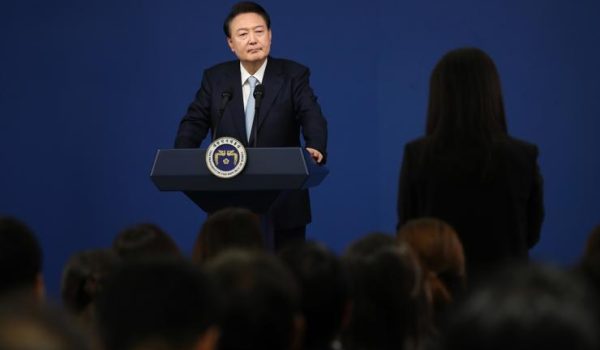 Investigadores anuncian el arresto del presidente surcoreano Yoon