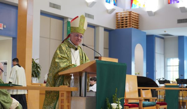 Monseñor Silvio Báez celebró sus 40 años de sacerdocio en Miami