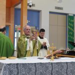 Monseñor Silvio Báez celebra misa en Miami.