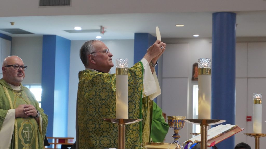 Monseñor Silvio Báez celebró sus 40 años de sacerdocio en Miami