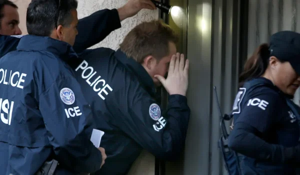 Discusión entre hermanos por un celular deja a una joven nicaragüense detenida por el ICE
