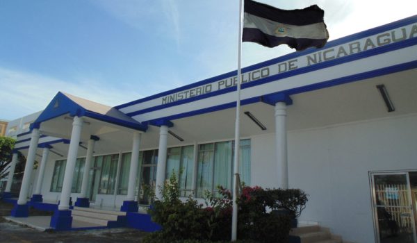 Una mujer y dos hombrs entre ellos un médico serán acusacusados proximaentne por disitnos secxuales en perjuicio de una niña de 13 años. LA PRENSA/Ministerio Público.