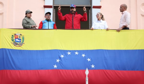 Maduro acusa a Machado de fingir un «autosecuestro» durante una manifestación en Caracas