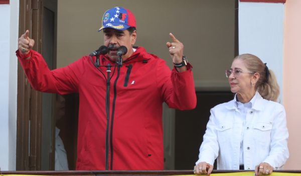 Nicolás Maduro dice que está «haciendo gestiones» para que deporten a Juan Guaidó