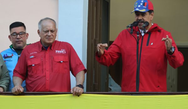 Maduro afirma que se prepara «permanentemente» para una «lucha armada» por la «democracia»