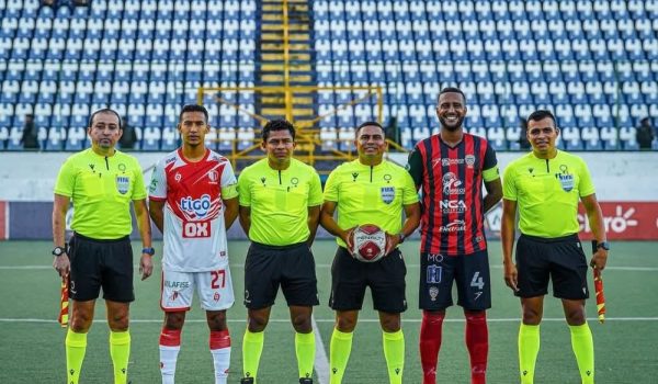 El motivo por el cual dos árbitros nicaragüenses perdieron sus gafetes FIFA