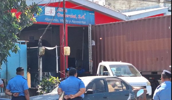 Tragedia  laboral en Managua: dos jóvenes mueren aplastados por láminas de vidrio