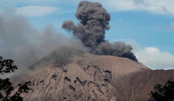 Volcán Telica registra exhalaciones de gases, cenizas y vapor