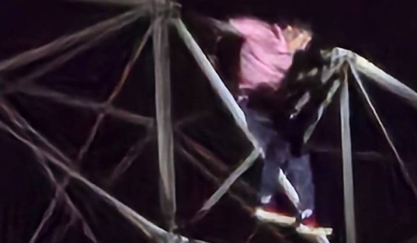 Rescatistas salvan a joven que intentó lanzarse de una torre eléctrica en Ciudad Sandino