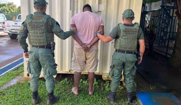 Capturan a dos nicaragüenses en Costa Rica, sospechosos de traficar con migrantes