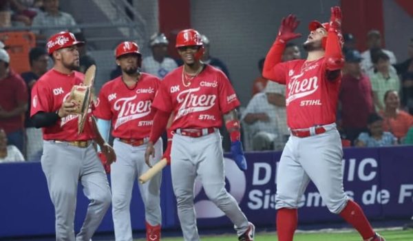 Oscar Campos revela el secreto de su jonrón con las bases llenas ante Luis Peña