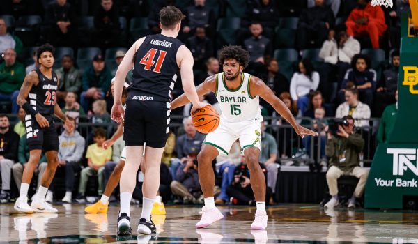 Estos son los renglones que lidera Norchad Omier en la NCAA