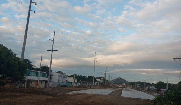 Enatrel traslada líneas de alta tensión en la primera etapa de construcción de pista