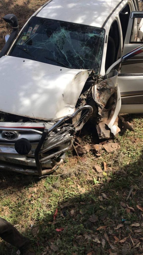 Esta la camioneta donde viajaba la nila fallecida y los 11 lesioandos. LA PRENSA/ Redes sociales. 
