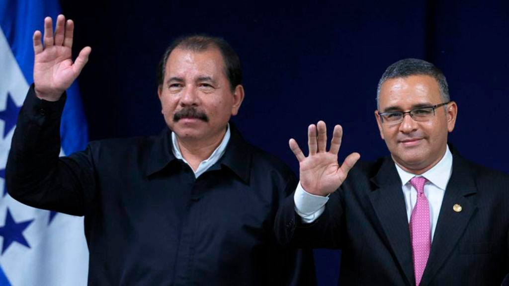 El ex presidente salvadoreño vive en Nicaragua desde 2016 y cobra un sueldo del régimen sandinista, que le otorgó la nacionalidad nicaragüense.