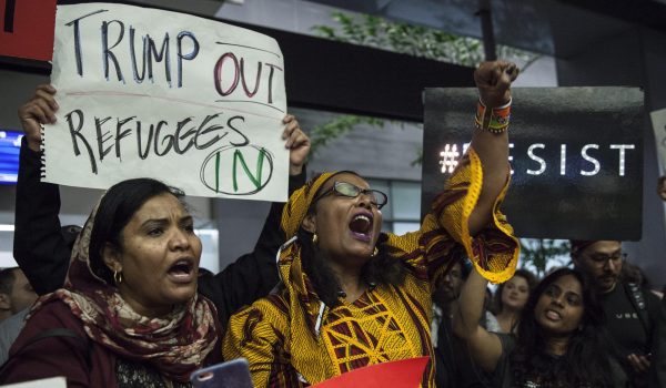 Trump cancela viajes de refugiados ya aprobados para su reasentamiento en EE.UU.