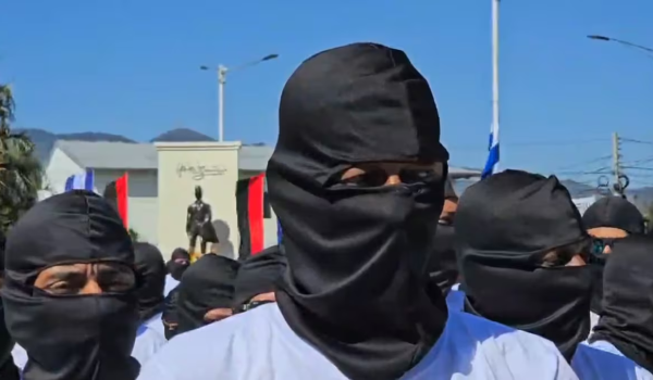No hay razón legal que autorice a los «policías voluntarios» el uso de pasamontañas