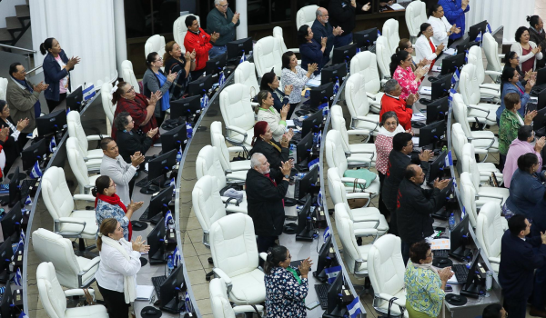 Diputados aprueban moción retroactiva en la reforma constitucional que le asegura a Ortega el mandato hasta enero de 2028