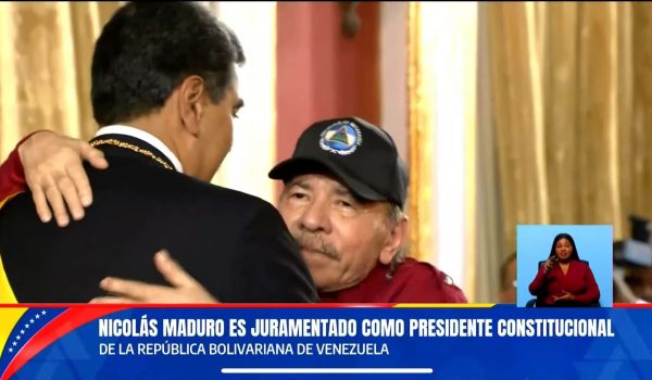 Ortega aparece de último momento en la toma de posesión ilegítima de Maduro