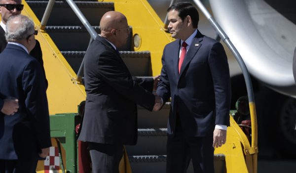 Marco Rubio llega a Guatemala para una visita de 24 horas y reunión con Arévalo de León