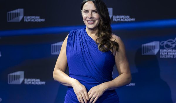 Karla Sofía Gascón anuncia que no hablará más y ofrece disculpas