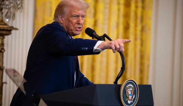 Trump impondrá mañana aranceles a México y Canadá y dice que no hay «margen» para negociar