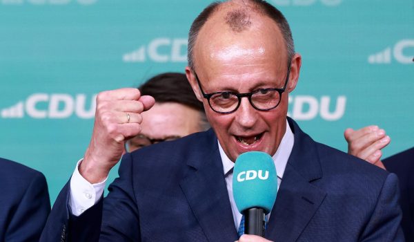 Merz reclama victoria y pide rápidas negociaciones para lograr una coalición de Gobierno