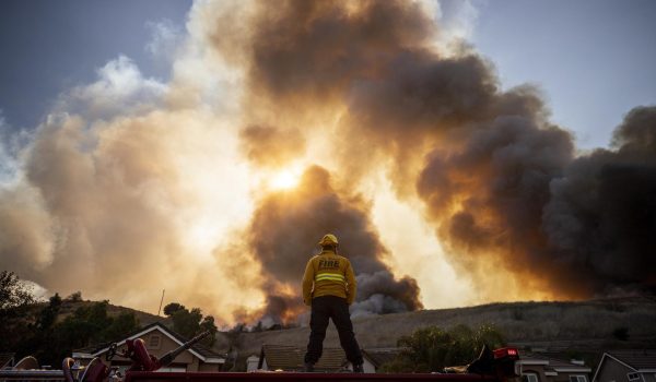 Una compañía eléctrica admite su posible culpa en el origen de un incendio en Los Ángeles