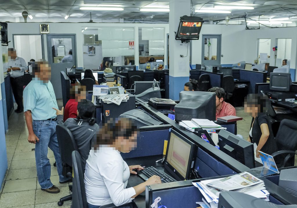 En sus mejores momentos, LA PRENSA llegó a albergar a más de 100 periodistas en su sala de redacción. LA PRENSA/ARCHIVO