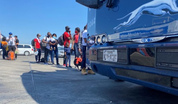 Gobernador de Florida firma leyes migratorias al gusto de Trump