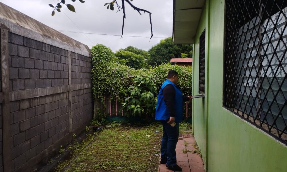 Esta la ventanilla de la famrmacia del hosptial primario de Corinto, donde dos ladrones robaron más de 4 millones de córdobas en medicamentos. LA PRENSA/ Meidos oficialistas/ Imagen refrencial.