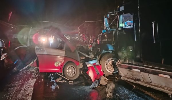 Accidente de tránsito con bus interlocal deja dos fallecidos y más de 10 lesionados