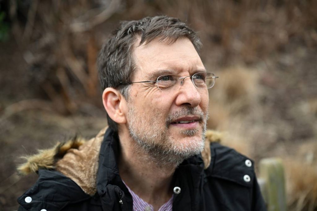 Juan Lorenzo Holmann Chamorro luego de ser liberado de una prisión en Nicaragua y trasladado a Estados Unidos junto con otros presos políticos, en Herndon, Virginia. Matt McClain The Washington Post